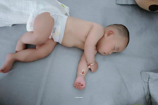 磁县六个月宝宝眼睛散光